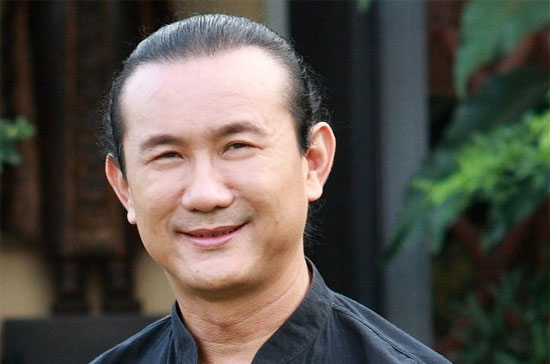 Vikrom Kromadit không chỉ nổi tiếng về kinh doanh mà còn về các hoạt động văn hóa.