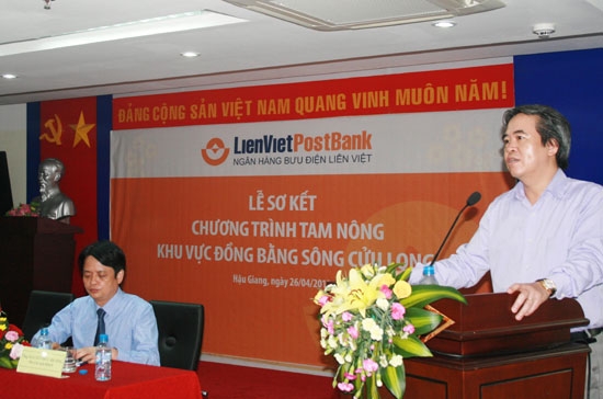 Thống đốc Ngân hàng Nhà nước Nguyễn Văn Bình phát biểu tại lễ sơ kết của LienVietPostBank.