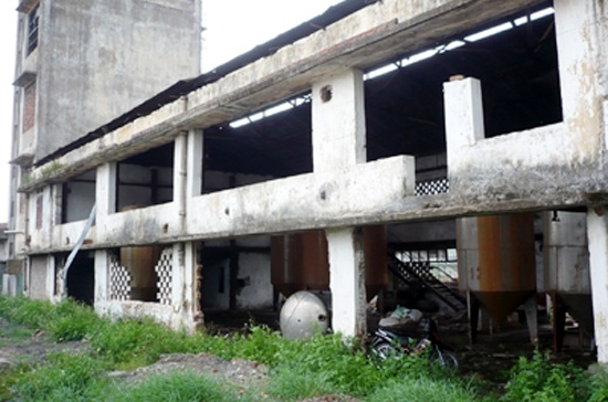 Tình trạng đình đốn sản xuất đã khiến khả năng hấp thụ vốn của nền kinh tế cũng như của nhiều doanh nghiệp suy giảm mạnh.