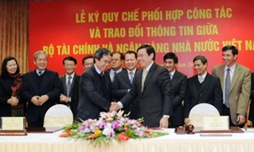 Tài khóa và tiền tệ bước có cùng nhịp?