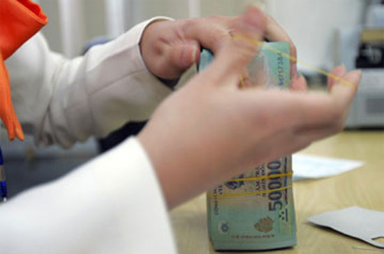 Việc xem xét giảm lãi suất được thực hiện trên cơ sở khả năng tài chính và chính sách khách hàng của mỗi tổ chức tín dụng.