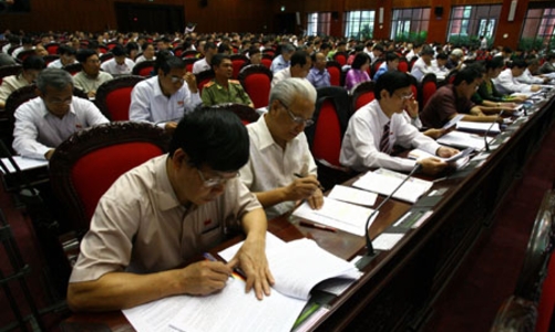 “Sóng” giao thông giữa nghị trường