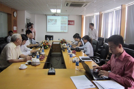 Chiều 13/7, VnEconomy tổ chức buổi giao lưu trực tuyến giữa các chuyên gia độc lập, đại diện một số ngân hàng thương mại với bạn đọc xoay quanh chủ đề: “Khơi dòng tín dụng”.