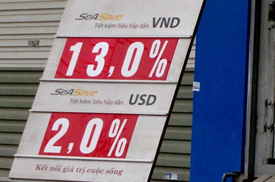 Lãi suất huy động đã giảm, hạ lãi suất cho vay là yêu cầu đảm bảo quyền lợi của khách hàng vay vốn - Ảnh: Hà Đan.