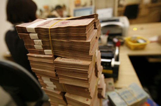 Khi đã “dồn” được một số ngân hàng yếu kém vào tái cơ cấu, chi phí sẽ hết bao nhiêu và lấy tiền ở đâu, rộng hơn là để tái cơ cấu cả hệ thống?