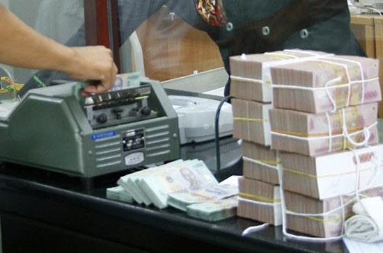 Chính phủ lưu ý Ngân hàng Nhà nước điều hành mức cung tiền và tăng trưởng tín dụng hợp lý, tránh dồn vào cuối năm, để vừa bảo đảm mục tiêu tăng trưởng nhưng không để lạm phát cao quay trở lại.