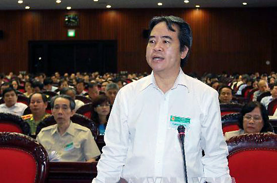 Thống đốc Nguyễn Văn Bình giải trình trước Quốc hội.