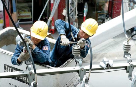 Hưởng nhiều biệt đãi về phương diện tiếp cận nguồn lực, nhưng đóng góp của khu vực doanh nghiệp Nhà nước lại rất hạn chế.