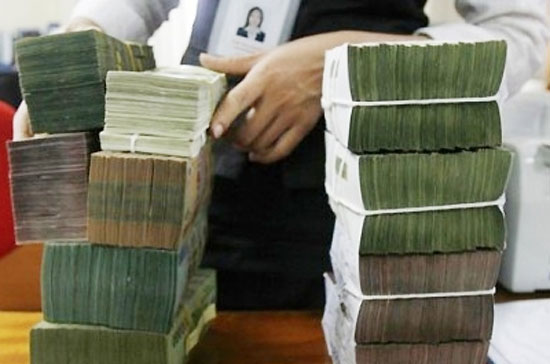 Thường thì các khoản tiền gửi lớn có vị trí danh dự trong ưu tiên săn đón của các ngân hàng thương mại. Theo đó, sự đắn đo của ngân hàng trong trường hợp này, dù có thể cá biệt, là một hiện tượng.