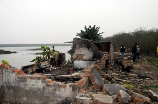 Quang cảnh đổ nát tại khu đầm của gia đình ông Đoàn Văn Vươn sau vụ cưỡng chế.