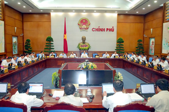 Tại phiên họp thường kỳ tháng này, Chính phủ chỉ đạo Ngân hàng Nhà nước tập trung chỉ đạo xử lý nợ xấu trong hệ thống ngân hàng thương mại; khẩn trương xử lý các ngân hàng yếu kém để lành mạnh hóa hệ thống.