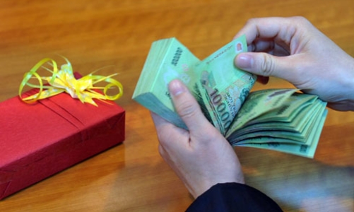 Quà biếu bằng tiền phải chịu thuế thu nhập cá nhân?