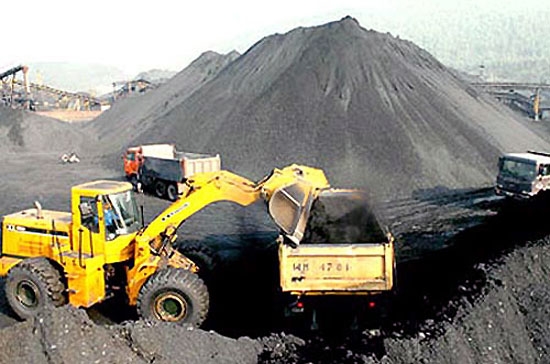 5 tháng đầu năm 2012, TKV khai thác được 21,7 triệu tấn than nguyên khai, hoàn thành 45% kế hoạch năm.