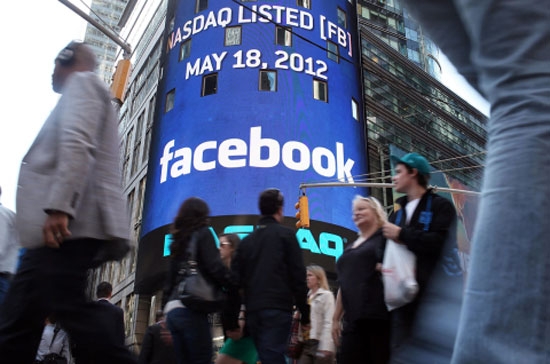 Cổ phiếu Facebook đang trở thành mục tiêu bán khống hàng đầu ở Phố Wall.