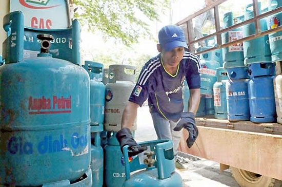 5 tháng đầu năm 2012, nhập khẩu mặt hàng khí đốt hóa lỏng đã giảm 27,6% về lượng và giảm 16,8% về kim ngạch so với cùng kỳ năm ngoái.