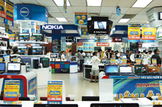 Diện tích trung bình cho mỗi siêu thị Nguyễn Kim vào khoảng 3.000 m2 ở địa thế góc đường, khu vực đông dân, với chi phí đầu tư từ 50-200 tỉ đồng/trung tâm.