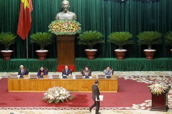 Chủ tịch Nguyễn Sinh Hùng đề nghị Chính phủ, các vị bộ trưởng, trưởng ngành tiếp tục triển khai thực hiện có hiệu quả các vấn đề đã hứa trước Quốc hội - Ảnh: Reuters..