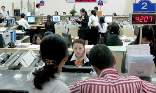 Nới tín dụng phi sản xuất, hỗ trợ doanh nghiệp khó trả nợ