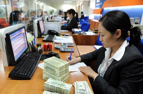 Nhiều đại biểu đề nghị nới lỏng chính sách tiền tệ, giảm lãi suất, đưa dòng vốn vào doanh nghiệp, thúc đẩy kinh tế phát triển.