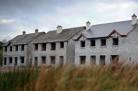 Cũng giống như ở nhiều nơi khác trên thế giới, thị trường bất động sản châu Âu đã từng trải qua một giai đoạn tăng trưởng bùng nổ để rồi rơi vào cảnh bong bóng vỡ - Ảnh: CNBC.