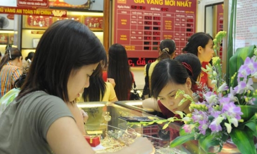 Giá vàng bật lên 27 triệu đồng/lượng