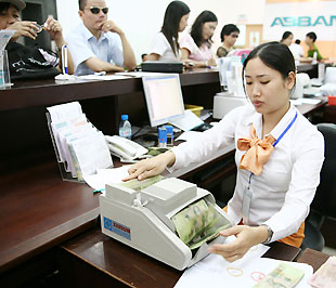 Giao dịch tại chi nhánh của ABBank.