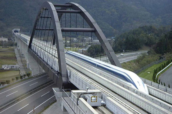 Ai đã đi tàu Shinkansen ở Nhật hoặc TGV ở Pháp chắc cũng mơ một ngày nào đó Việt Nam ta cũng có đường tàu hiện đại này. Nhưng không phải giấc mơ nào cũng được nhiều người chia sẻ.