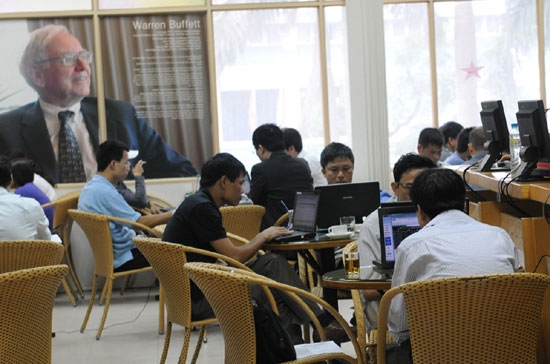 Nhà đầu tư tại sàn FPTS - công ty chiếm vị trí thứ hai trong Top 10 thị phần môi giới cổ phiếu tại HNX quý 1/2010.