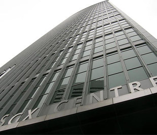 Doanh nghiệp phải có lợi nhuận trước thuế tích lũy ít nhất 7,5 triệu USD trong 3 năm tài chính gần nhất khi niêm yết cổ phiếu trên thị trường chứng khoán Singapore.