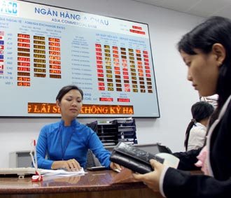 Trong khi nhà đầu tư loay hoay thì ở một số ngân hàng cổ phần tình trạng thừa vốn đang xảy ra.