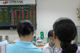 Chương trình tặng tiền mặt của VPBank dự kiến triển khai từ 19 - 31/10/2009 và có thể kết thúc trước hạn - Ảnh: Quang Liên.