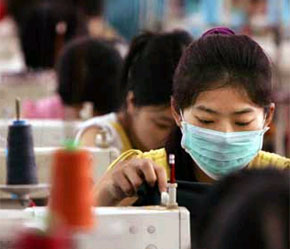 Các nhà xuất khẩu hàng dệt may Trung Quốc sẽ tiếp tục mất lợi thế về giá khi giá trị đồng Nhân dân tệ đã tăng 7% so với USD và dự kiến sẽ còn tăng lên nữa.