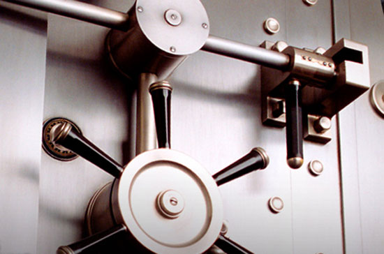 Trong bối cảnh hệ thống tài chính thế giới có nhiều biến động, vấn đề an toàn của các nhà băng luôn được giới đầu tư lưu tâm - Ảnh: CNBC.