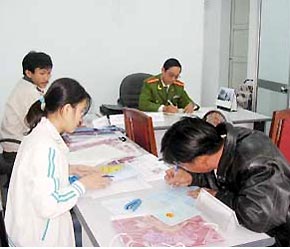 Mỗi thủ tục khi giải quyết tại “một cửa liên thông” được giảm gần một nửa thời gian, từ một tháng theo thủ tục trước đây xuống còn 15 ngày cho việc thành lập mới doanh nghiệp.