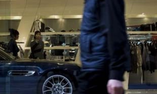 Lo khủng hoảng, giới trẻ Trung Quốc tiêu pha tiết kiệm