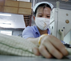 Quyết định này của phía Hoa Kỳ đang ngày càng gây áp lực mạnh đến ngành công nghiệp dệt may của nước ta.