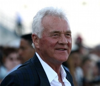 Frank Stronach bắt đầu bước vào lĩnh vực sản xuất và kinh doanh phụ tùng ô tô cách đây gần 5 thập kỷ.