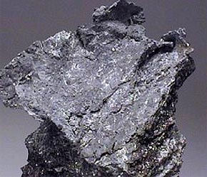 So với cùng kỳ năm trước, giá chì tại London và New York hiện đã tăng 109-110%.