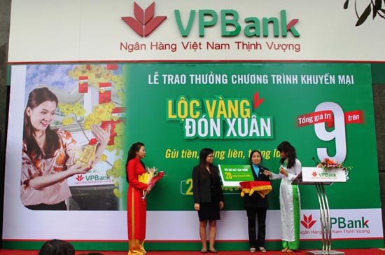 “Lộc vàng đón xuân” là một trong những chương trình khuyến mại lớn của VPBank,  có mức thưởng hấp dẫn, nhận được những phản hồi tích cực của đông đảo khách hàng.