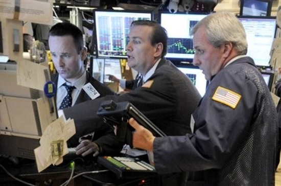 Với kết quả kinh doanh tương đối khả quan của Intel - thành viên trong chỉ số Dow Jones, giới đầu tư đang kỳ vọng, chỉ số này có thể cán đích 10.000 điểm trong phiên giao dịch ngày 14/10 - Ảnh: AP.