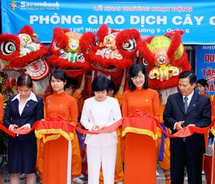 Phòng giao dịch này hoạt động từ 8h00 đến 20h00 thứ Hai đến thứ Bảy hàng tuần.