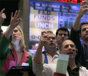 Đã rất lâu thị trường chứng khoán Mỹ lại mới có hiện tượng đảo chiều chóng vánh với biến động lớn như vậy - Ảnh: Reuters.