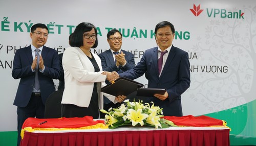 Lễ ký kết Thỏa thuận khung giữa VPBank và SMEDF.