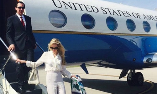 Loạt Bộ trưởng Mỹ gặp rắc rối vì xài máy bay 