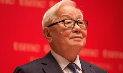 Doanh nhân 86 tuổi thành tỷ phú nhờ iPhone 8