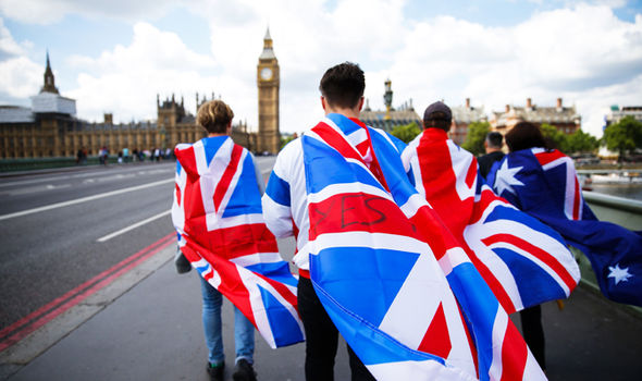 Từ sau cuộc trưng cầu dân ý Brexit, giá cả ở Anh đã tăng lên do đồng Bảng mất giá mạnh - Ảnh: Daily Express.<br>