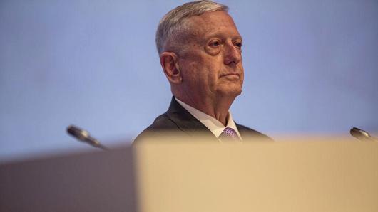 Bộ trưởng Bộ Quốc phòng Mỹ James Mattis tại đối thoại Shangri-La ở Singapore hôm 3/6 - Ảnh: Getty/CNBC.<br>