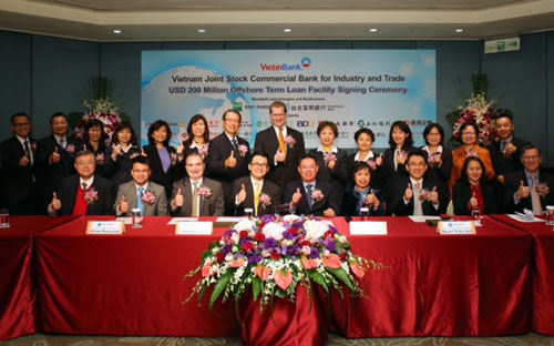 Hợp đồng vay hợp vốn trị giá 200 triệu USD do 18 ngân hàng tham gia thu xếp vốn.