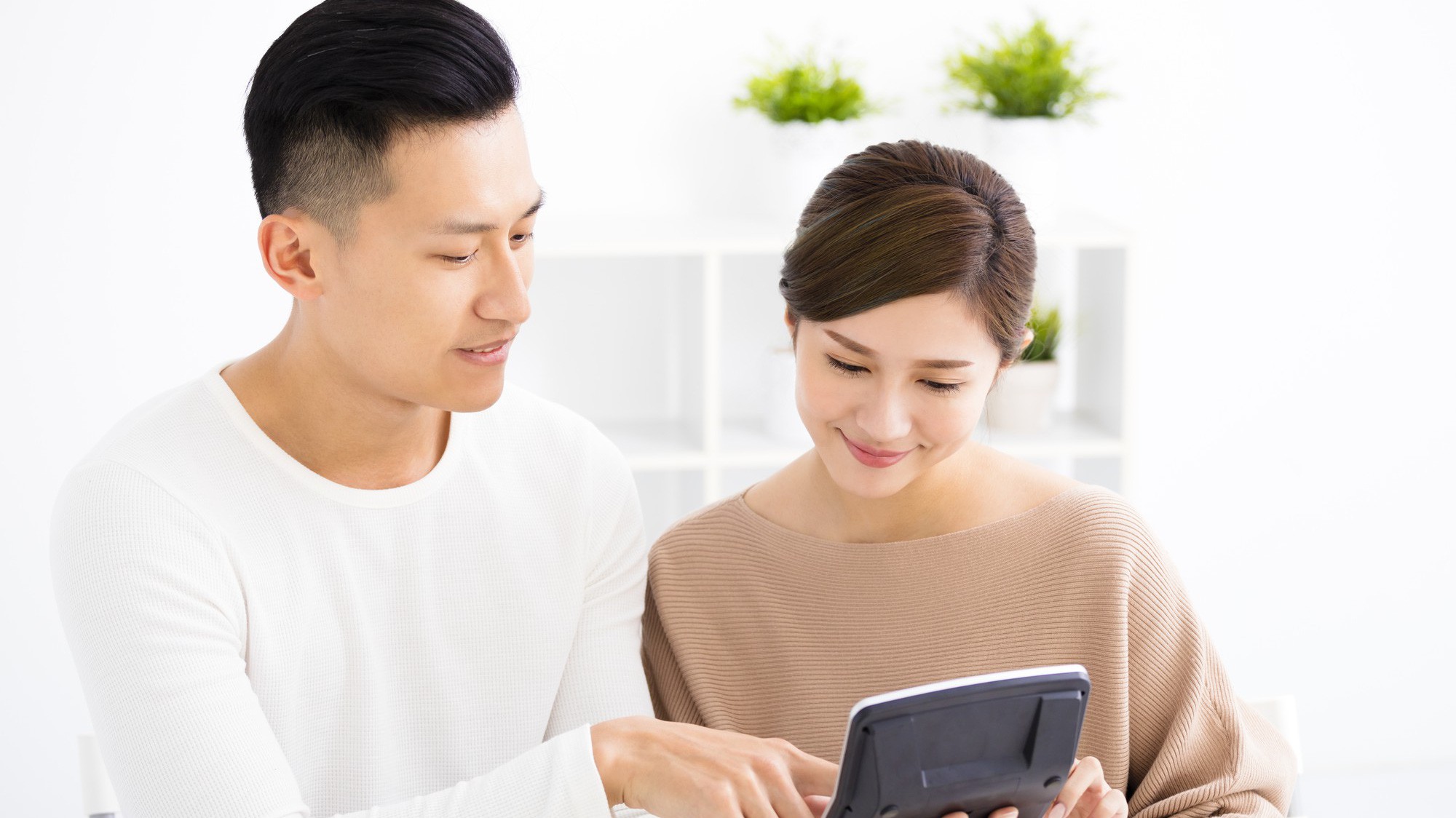 Từ ngày 6/11/2017, Prudential triển khai chương trình khuyến mãi mang tên "Khởi đầu yêu thương, nâng bước tới trường". 