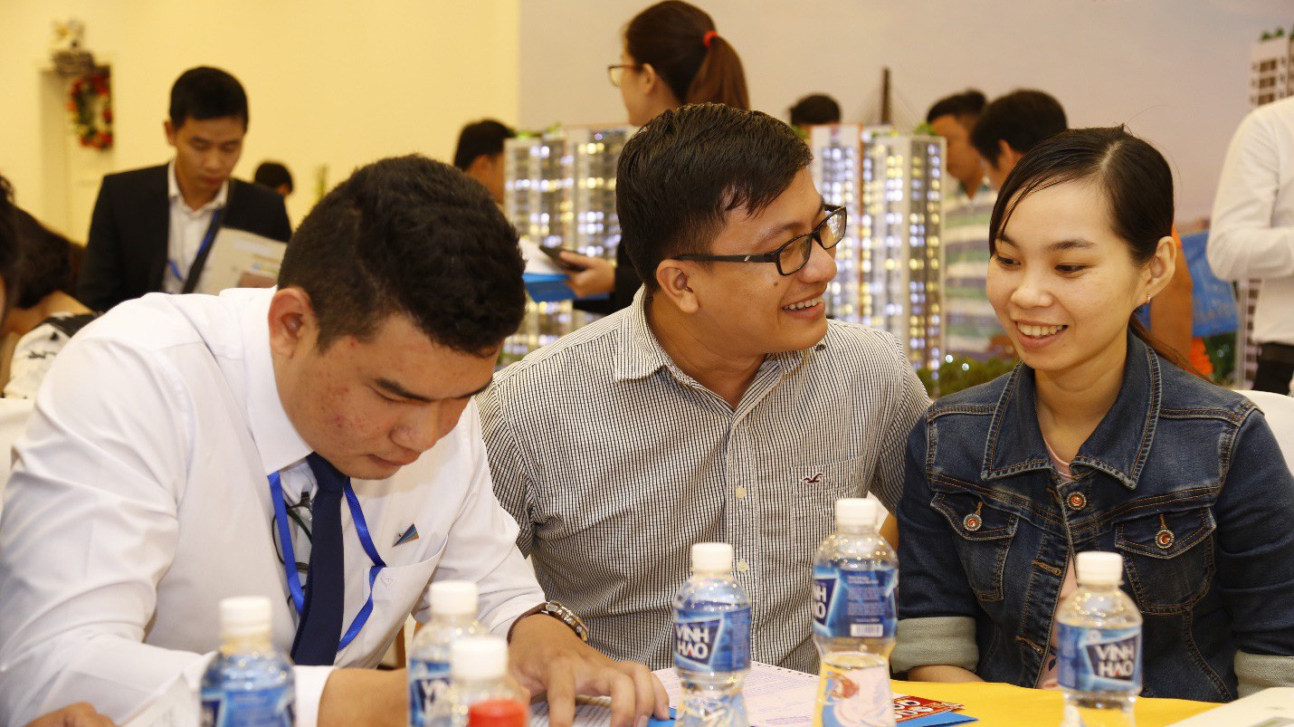 Người trẻ hiện nay với thu nhập bình quân 10-12 triệu/tháng có mua được nhà?